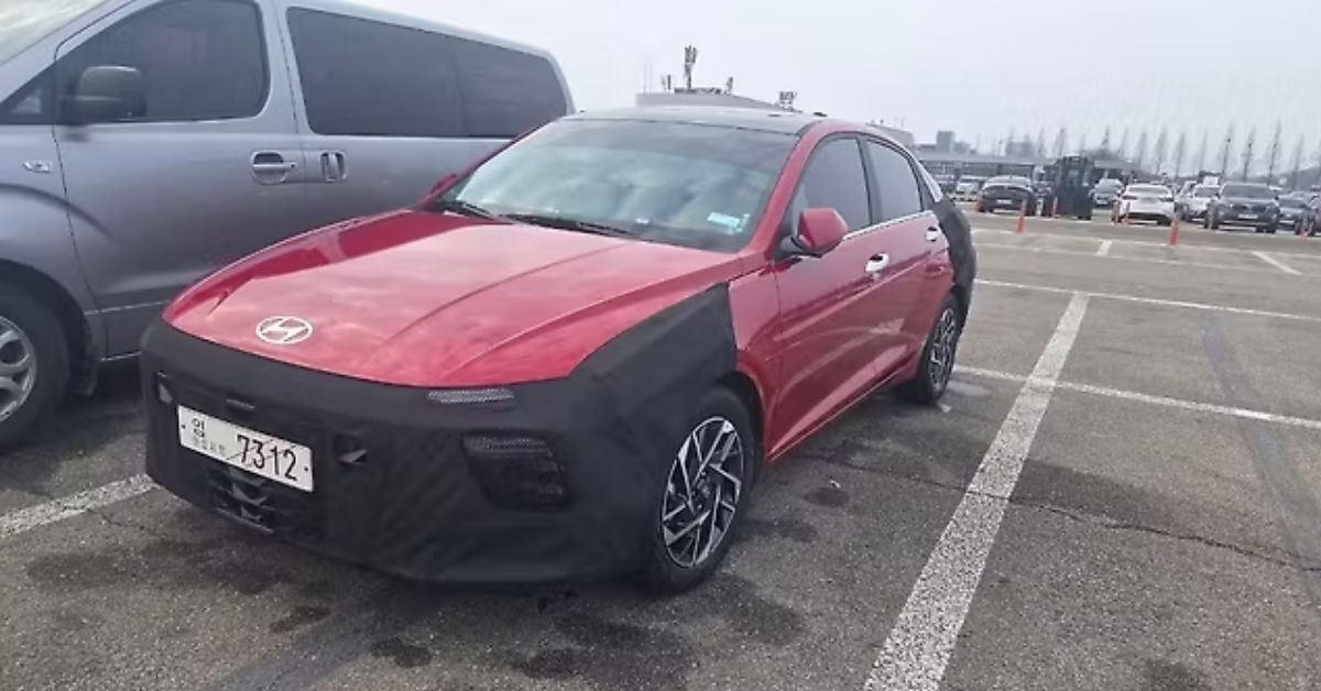 Hyundai Verna Facelift Spotted in Kore